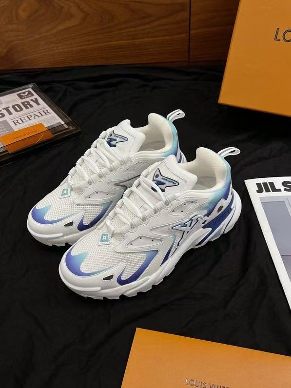Men's Lightweight Chunky Sneakers - Mesh Breathable Walking Shoes with Gradient Blue Detail
