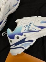 Men's Lightweight Chunky Sneakers - Mesh Breathable Walking Shoes with Gradient Blue Detail