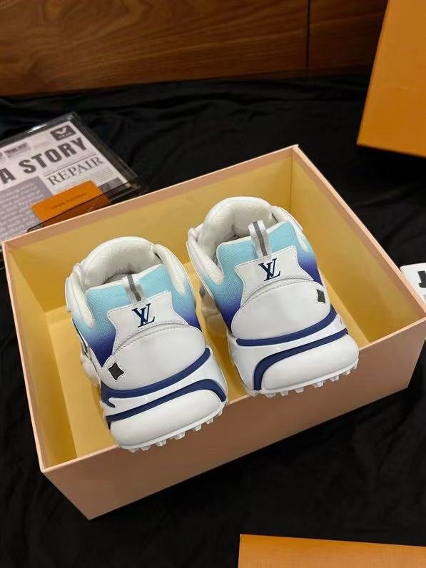 Men's Lightweight Chunky Sneakers - Mesh Breathable Walking Shoes with Gradient Blue Detail