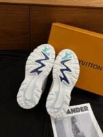 Men's Lightweight Chunky Sneakers - Mesh Breathable Walking Shoes with Gradient Blue Detail