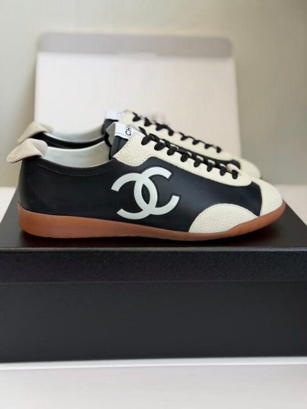 Classic Black and White Leather German Army Trainers – Men’s & Women’s Retro Gum Sole Sneakers