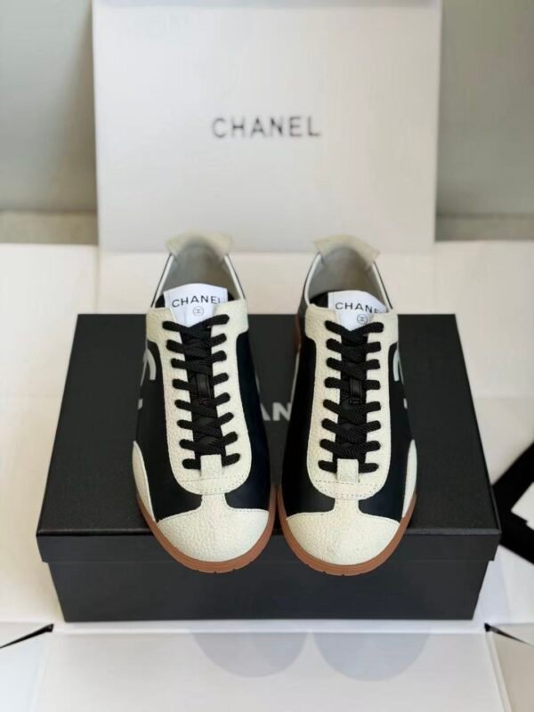 Classic Black and White Leather German Army Trainers – Men’s & Women’s Retro Gum Sole Sneakers