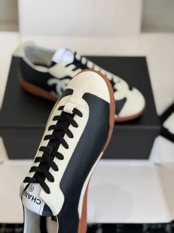 Classic Black and White Leather German Army Trainers – Men’s & Women’s Retro Gum Sole Sneakers