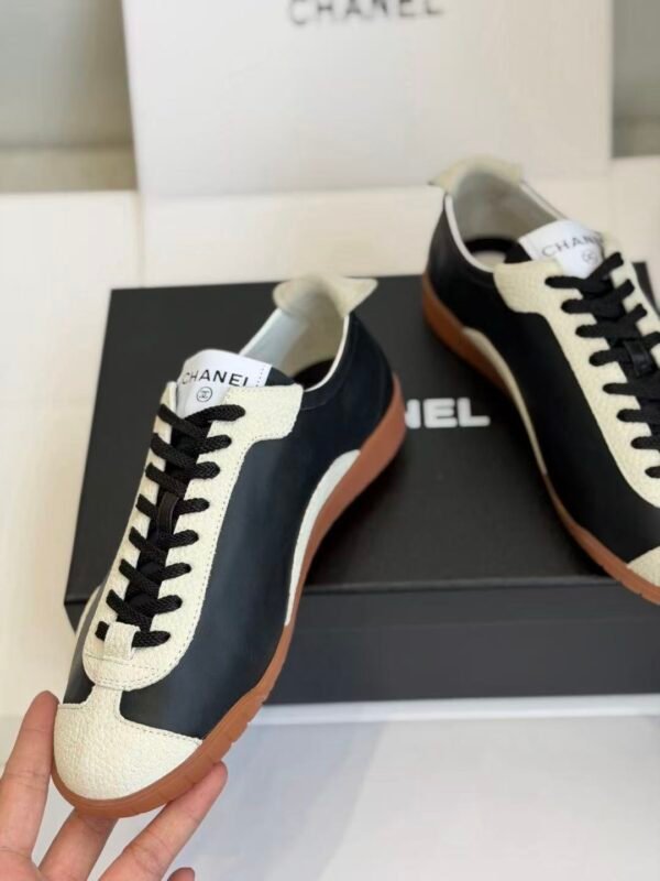 Classic Black and White Leather German Army Trainers – Men’s & Women’s Retro Gum Sole Sneakers
