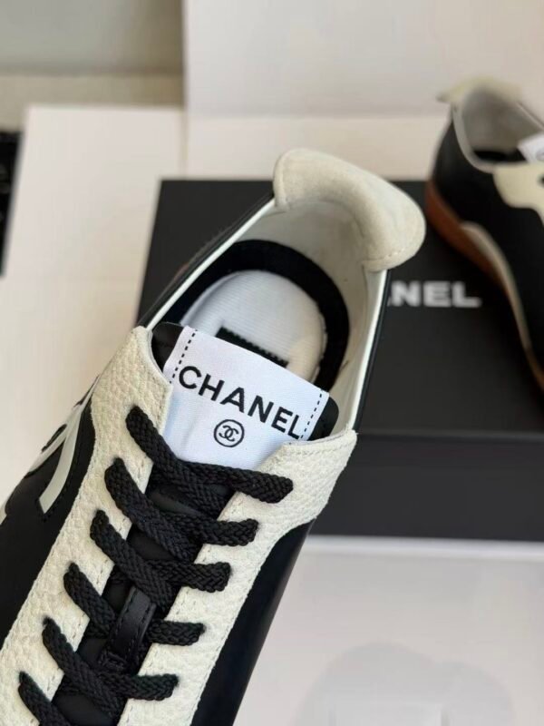 Classic Black and White Leather German Army Trainers – Men’s & Women’s Retro Gum Sole Sneakers