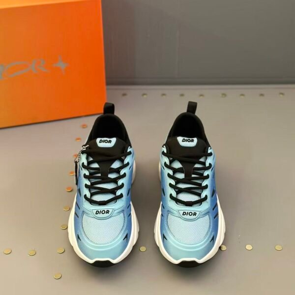Men's Gradient Ice Blue Mesh Chunky Sneakers - Lightweight & Breathable Casual Running Shoes