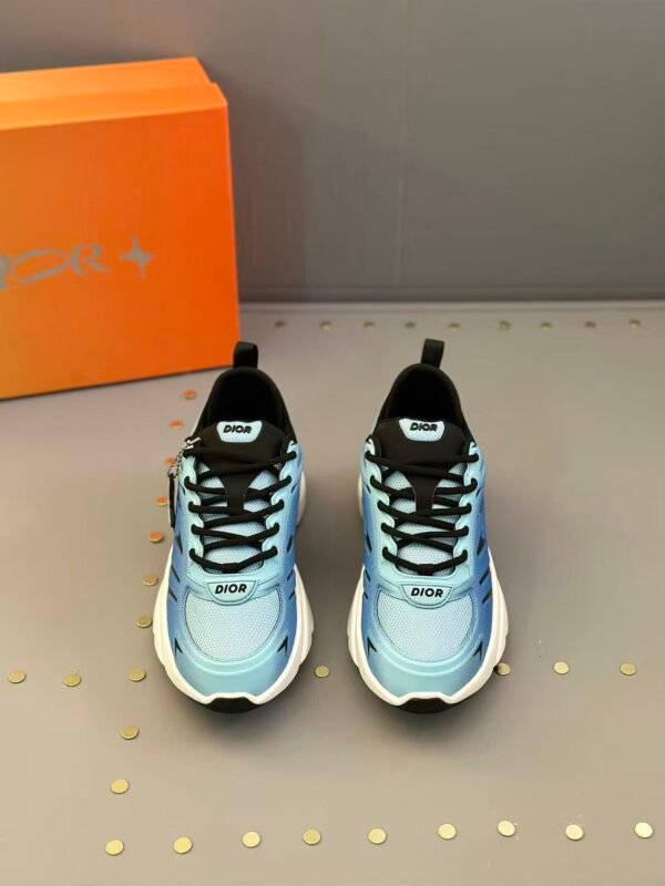 Men's Gradient Ice Blue Mesh Chunky Sneakers - Lightweight & Breathable Casual Running Shoes