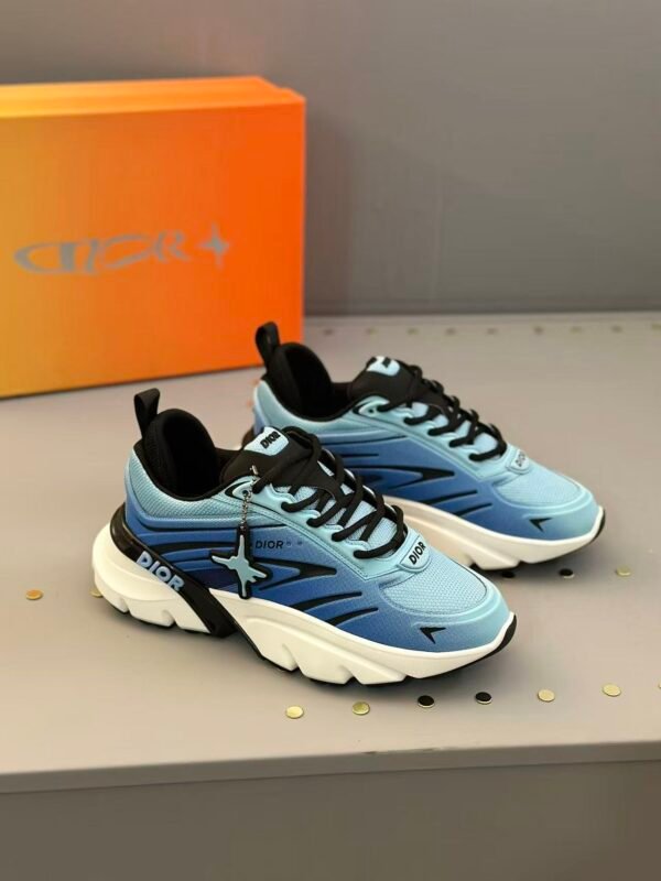 Men's Gradient Ice Blue Mesh Chunky Sneakers - Lightweight & Breathable Casual Running Shoes