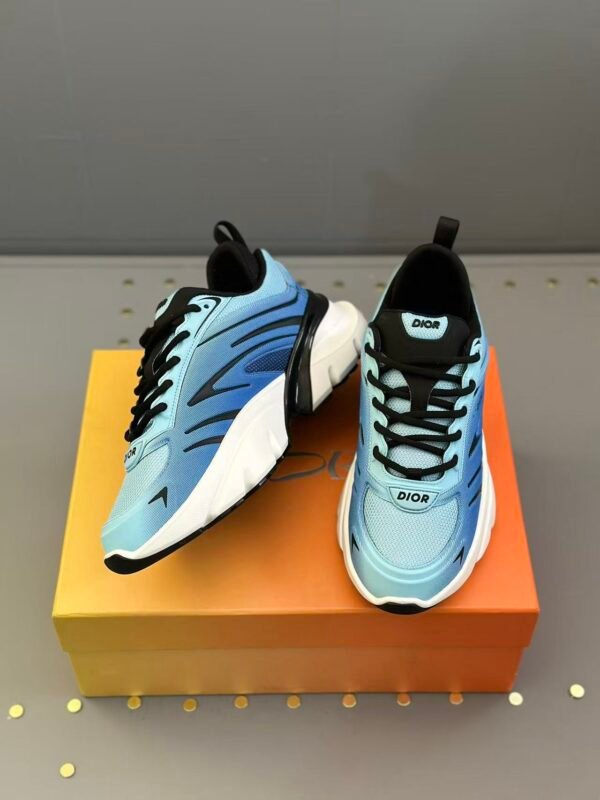 Men's Gradient Ice Blue Mesh Chunky Sneakers - Lightweight & Breathable Casual Running Shoes