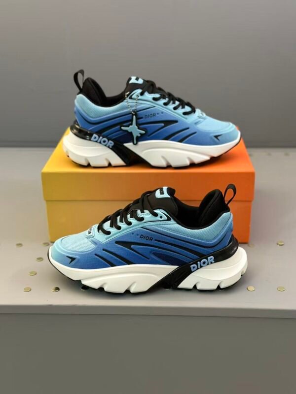 Men's Gradient Ice Blue Mesh Chunky Sneakers - Lightweight & Breathable Casual Running Shoes