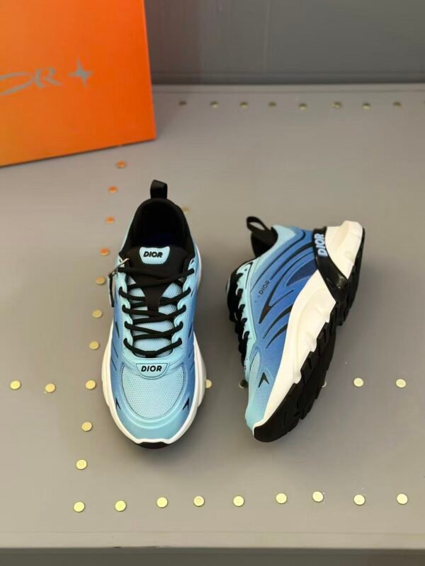 Men's Gradient Ice Blue Mesh Chunky Sneakers - Lightweight & Breathable Casual Running Shoes