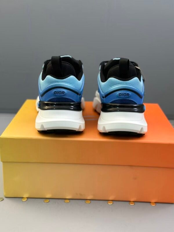 Men's Gradient Ice Blue Mesh Chunky Sneakers - Lightweight & Breathable Casual Running Shoes