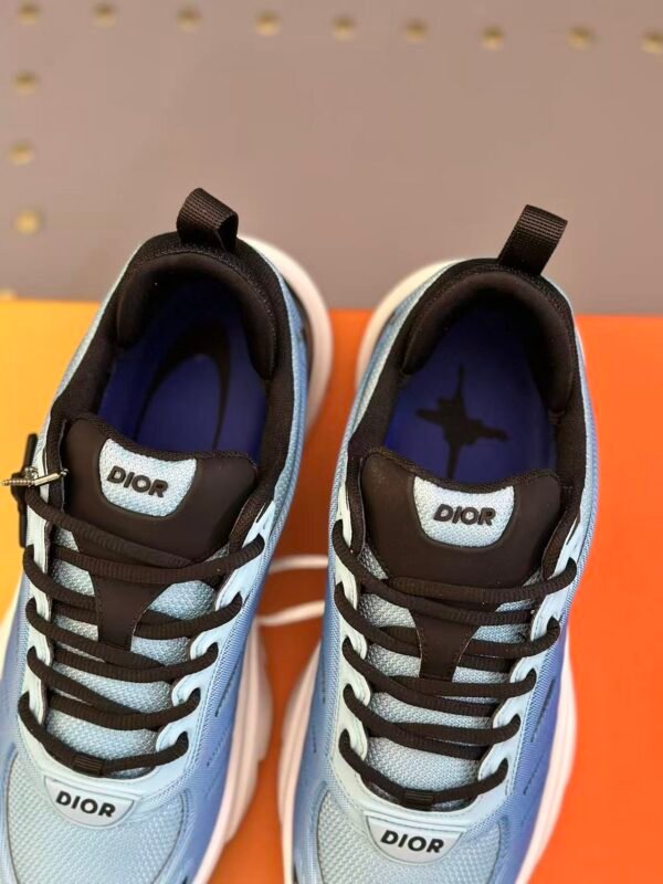 Men's Gradient Ice Blue Mesh Chunky Sneakers - Lightweight & Breathable Casual Running Shoes