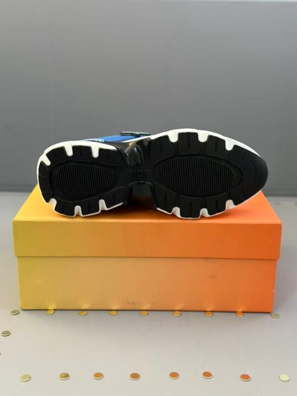Men's Gradient Ice Blue Mesh Chunky Sneakers - Lightweight & Breathable Casual Running Shoes